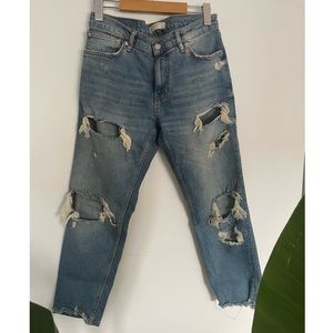 Zara - Distressed narrow legged jeans - size 6